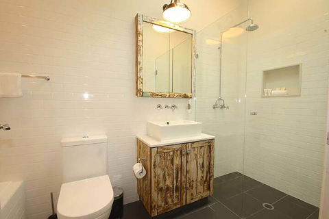 A PERFECT STAY - Cavvanbah Seaside Cottage - Darwin Holiday 2