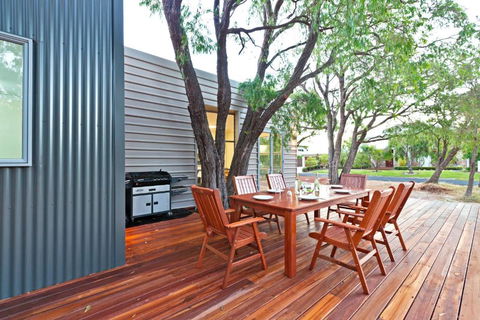 Whatmans Beach House - Darwin Holiday 4