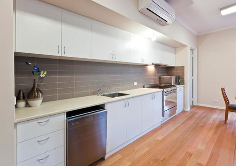 Whatmans Beach House - Darwin Holiday 5