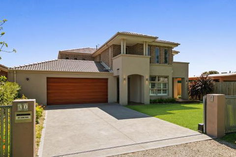 Luxury Coastal Escape - Darwin Holiday 5