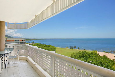 Cairns Ocean View Apartment - Darwin Holiday 6
