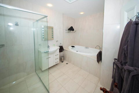 Yankalilla Bay Homestead - Darwin Holiday 1