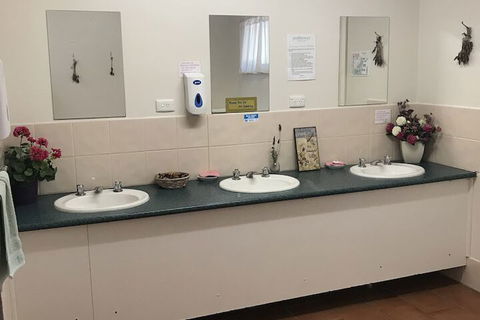 Padthaway Caravan Park - Darwin Holiday 6