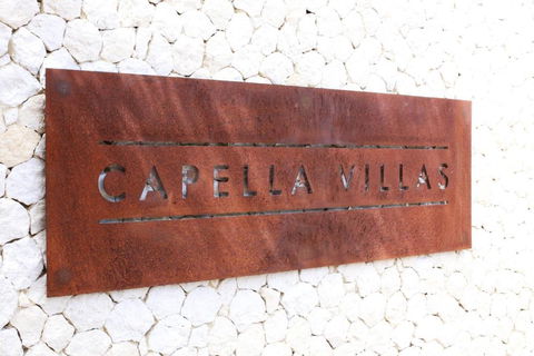 Capella Villa No. 4 Stunning Luxury Decor Inside & Out - Darwin Holiday 1