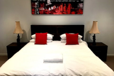 Deluxe Lake View House - Darwin Holiday 0