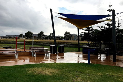 Deluxe Lake View House - Darwin Holiday 7