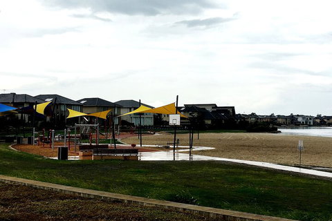 Deluxe Lake View House - Darwin Holiday 5