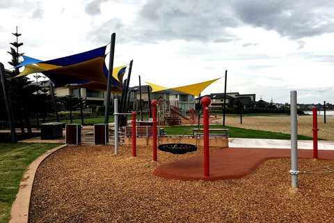 Deluxe Lake View House - Darwin Holiday 6