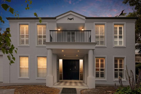 Sandymount - Darwin Holiday 0
