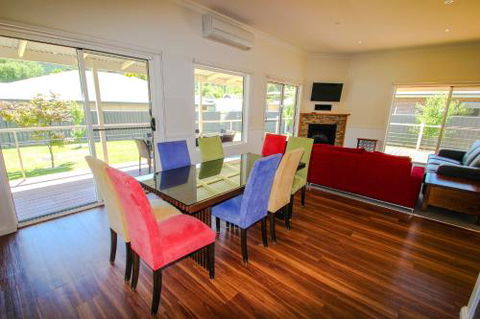 Blue Hills Rise - Darwin Holiday 1