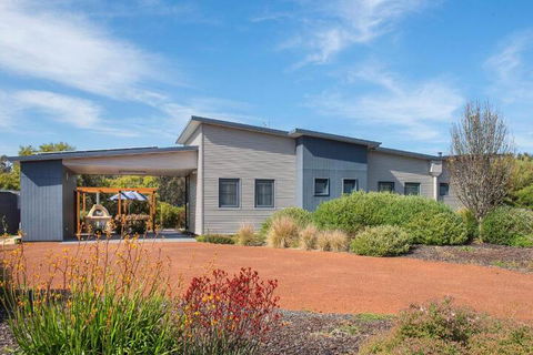 Wirraway Luxury Chalet - Darwin Holiday 4