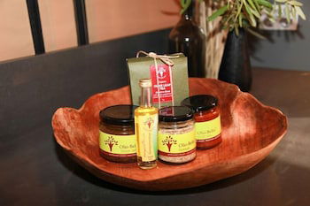 Olio Bello Lakeside Glamping - Darwin Holiday 6