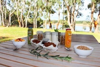Olio Bello Lakeside Glamping - Darwin Holiday 2