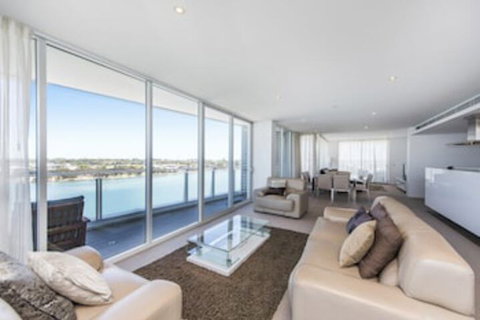 Bridgepoint 1005 - Darwin Holiday 0