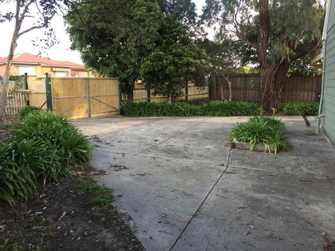 Royhaven Holiday Let - Darwin Holiday 3