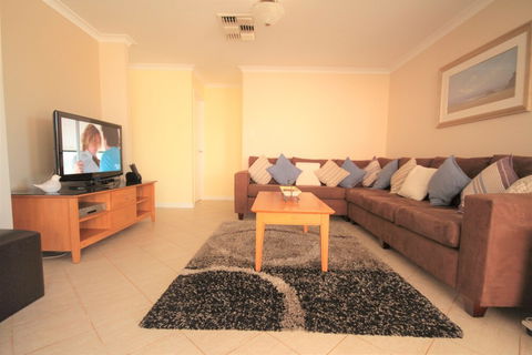 Castaway - Darwin Holiday 4