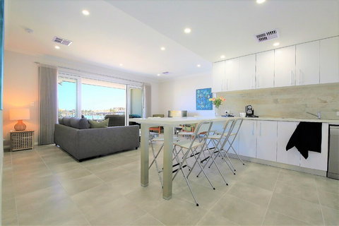 Harbour Views At Mindarie Marina - Darwin Holiday 4