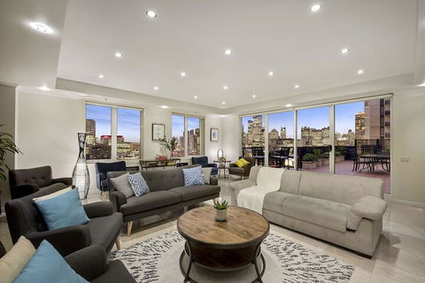 3 Bedroom Inner City Penthouse - Darwin Holiday 4