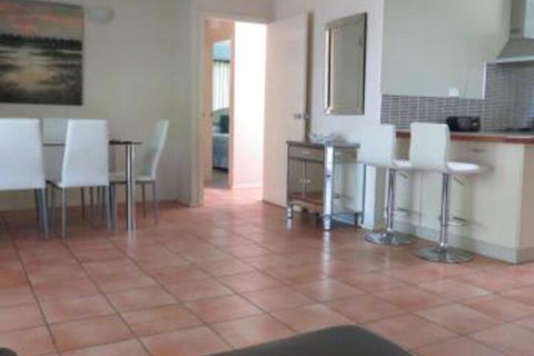 Palm Cove Rainforest Cottage - Darwin Holiday 4