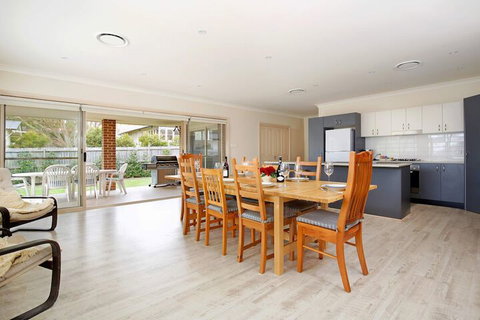 Refresham - Darwin Holiday 5