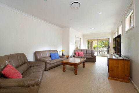 Refresham - Darwin Holiday 7