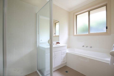 Refresham - Darwin Holiday 3