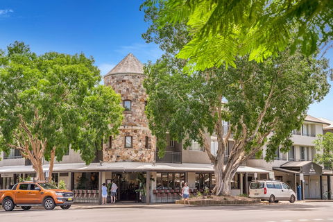 Byron Bay Hotel & Apartments - Darwin Holiday 1