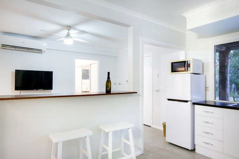 Airlie Beach Eco Cabins - Darwin Holiday 1