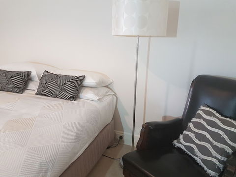 Newcastle Executive Homes - Cooks Hill Cottage - Darwin Holiday 4