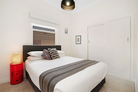 Newcastle Executive Homes - Cooks Hill Cottage - Darwin Holiday 3