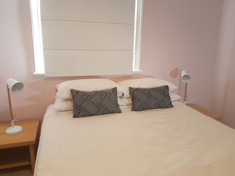 Newcastle Executive Homes - Cooks Hill Cottage - Darwin Holiday 1