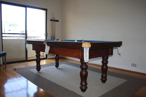 Huge House On The Grand Canal - Darwin Holiday 2