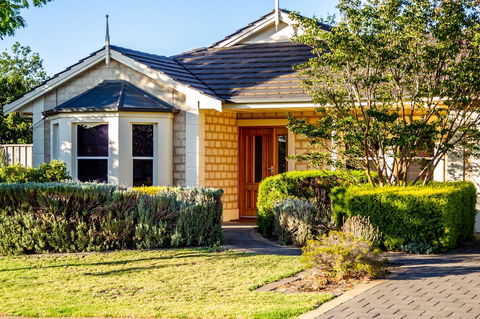 Lochnagar Barossa - Adults Only - Darwin Holiday 1