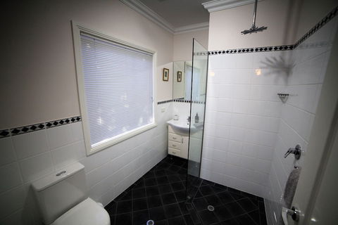 Lochnagar Barossa - Adults Only - Darwin Holiday 6