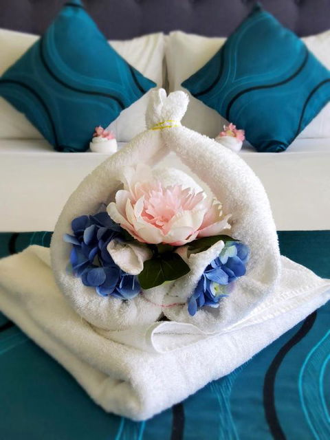 Cairns Luxury Seafront Apartment - Darwin Holiday 2