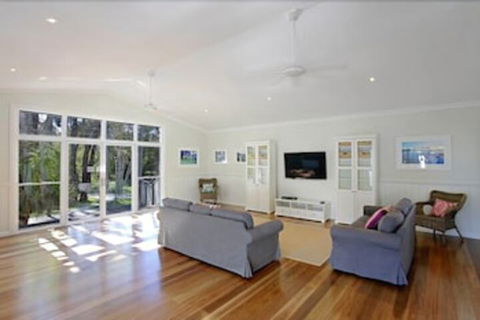 Away On Belongil Fields - Darwin Holiday 3