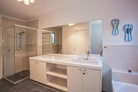 Iona Beach House Cowes - Darwin Holiday 6