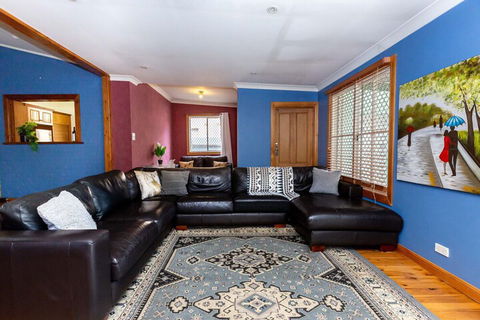 Best Central House â€“ Sleeps 11 - Darwin Holiday 6