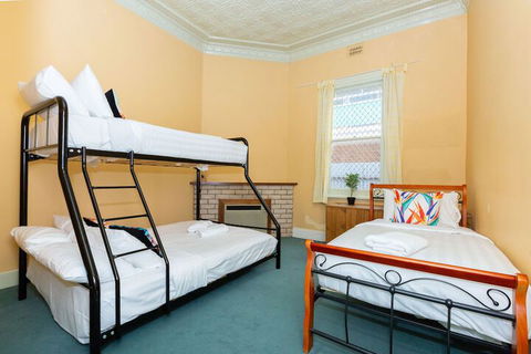 Best Central House â€“ Sleeps 11 - Darwin Holiday 5