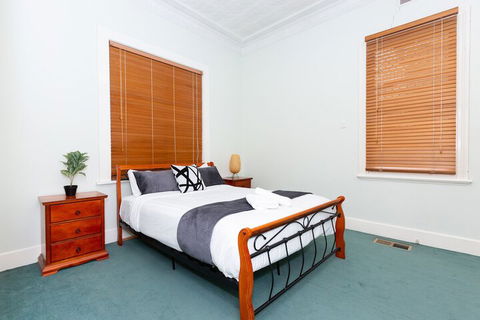 Best Central House â€“ Sleeps 11 - Darwin Holiday 3