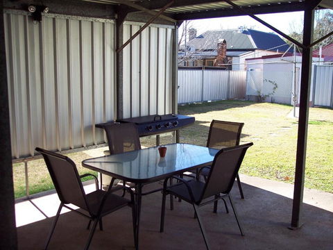 Browncoat Cottage Mudgee - Darwin Holiday 1