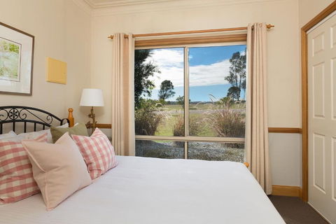 Windsors Edge Cottage Pokolbin - Darwin Holiday 6