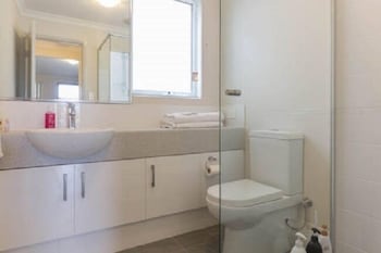 Luxuary Apartment Near Airport - Darwin Holiday 5