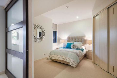 2115 Viridian - Darwin Holiday 2