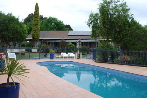 Greenvale Holiday Units - Darwin Holiday 6