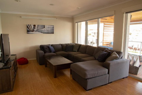 Waterside Canal Dreams - Darwin Holiday 2