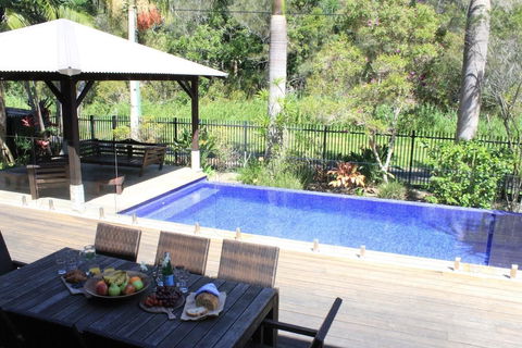 Away On Shirley Lane - Darwin Holiday 3