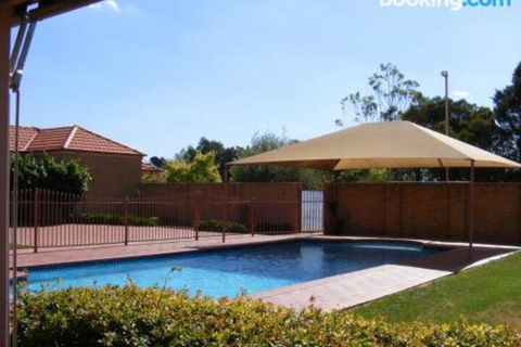 Fairways Bed & Breakfast At Jerilderie - Darwin Holiday 5