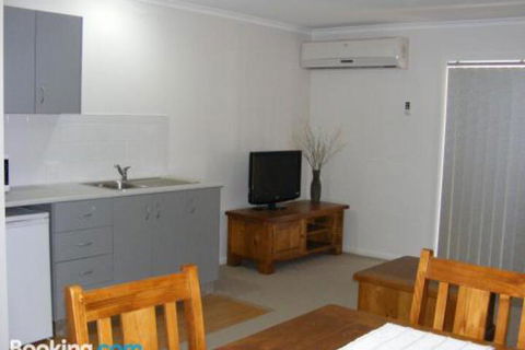 Fairways Bed & Breakfast At Jerilderie - Darwin Holiday 6