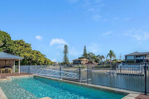 Maureen Waterfront Beach House - Darwin Holiday 7